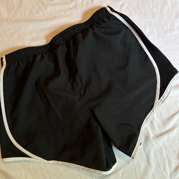 Black nike running shorts - Picture 2 of 4